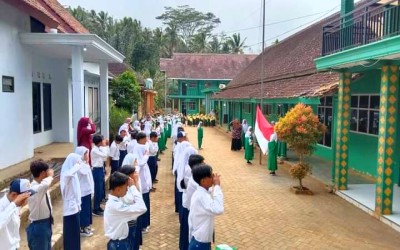 MENUMBUHKAN JIWA NASIONALIS